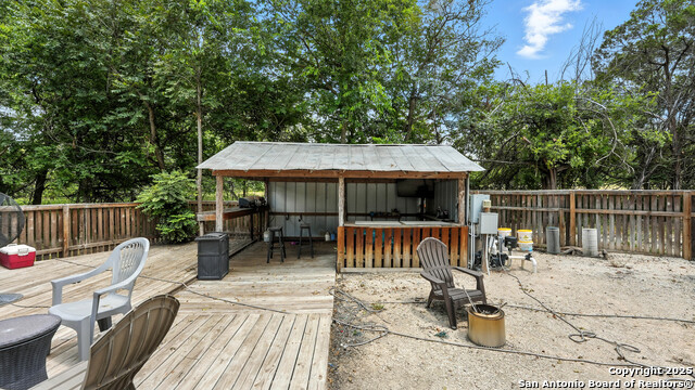 Listing photo id 29 for 695 Albert  