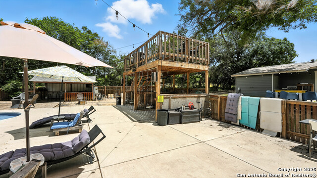 Listing photo id 31 for 695 Albert  
