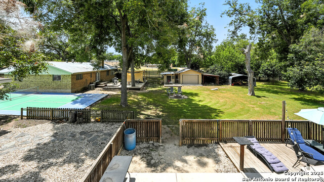 Listing photo id 35 for 695 Albert  