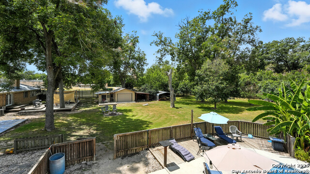 Listing photo id 36 for 695 Albert  