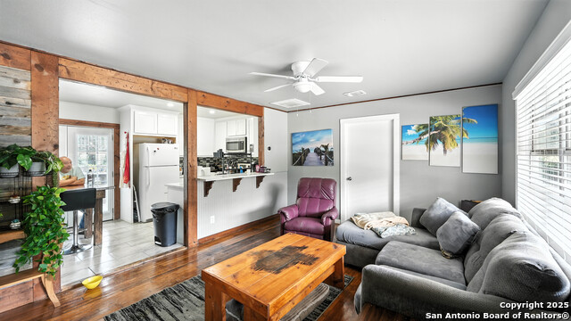 Listing photo id 3 for 695 Albert  