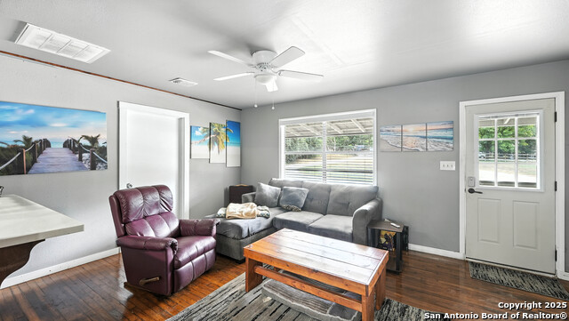 Listing photo id 5 for 695 Albert  