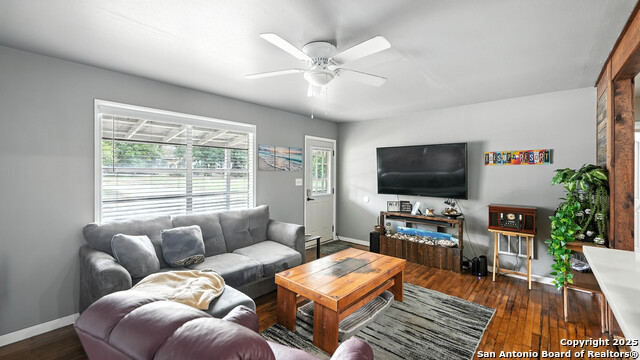 Listing photo id 6 for 695 Albert  