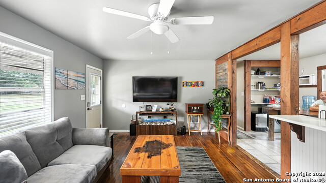 Listing photo id 7 for 695 Albert  