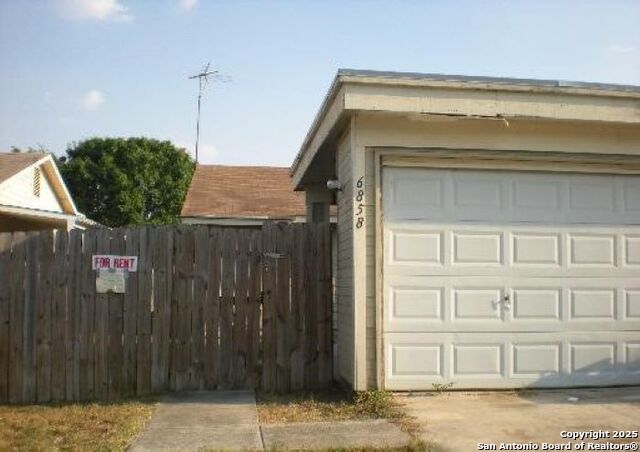 Image 2 of 17 For 6858 Maple Springs