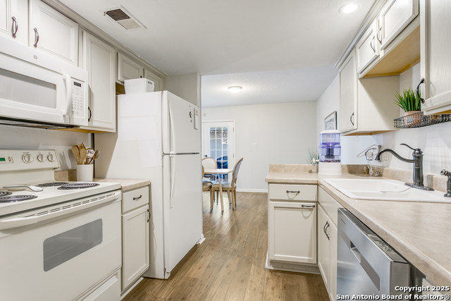 Image 13 of 28 For 701 Strings Dr