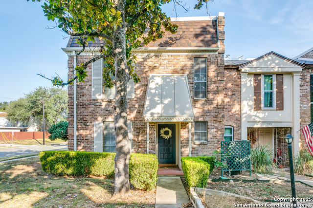 Image 2 of 28 For 701 Strings Dr