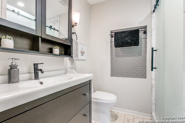 Image 21 of 28 For 701 Strings Dr