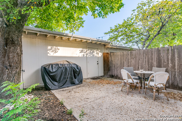 Image 25 of 28 For 701 Strings Dr