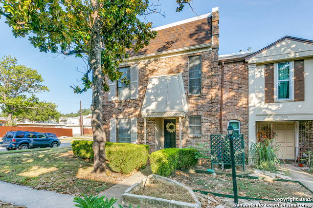 Image 3 of 28 For 701 Strings Dr