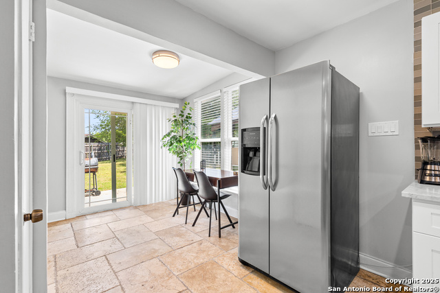 Listing photo id 8 for 6806 Farrow Pl