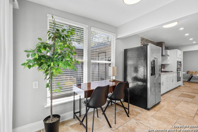 Listing photo id 9 for 6806 Farrow Pl