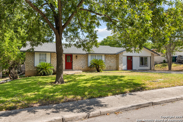 Listing photo id 0 for 6806 Farrow Pl