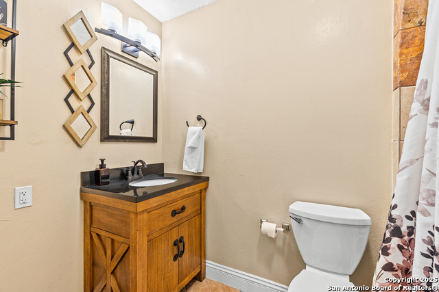 Listing photo id 19 for 6806 Farrow Pl