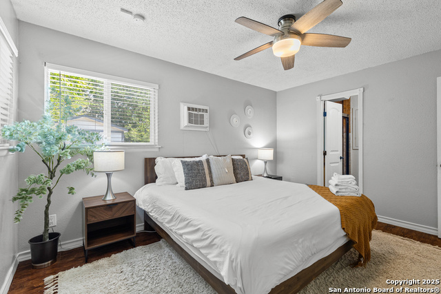 Listing photo id 22 for 6806 Farrow Pl