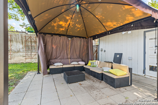 Listing photo id 27 for 6806 Farrow Pl