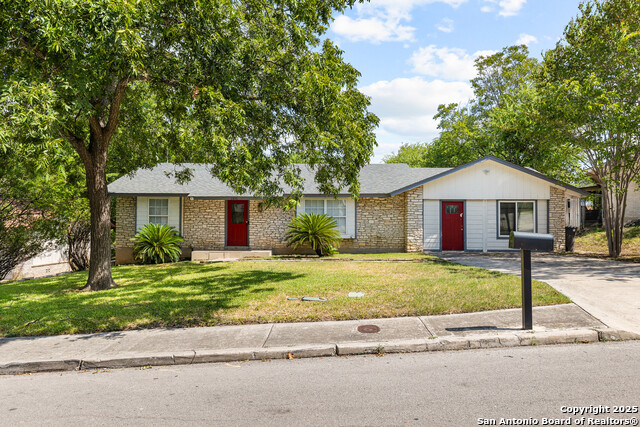 Listing photo id 1 for 6806 Farrow Pl