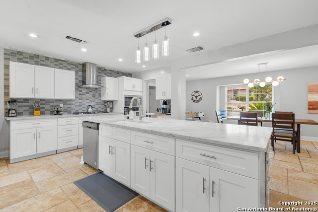 Listing photo id 6 for 6806 Farrow Pl