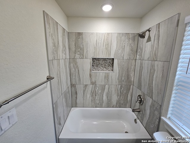 Image 11 of 21 For 810 Walters S # 201