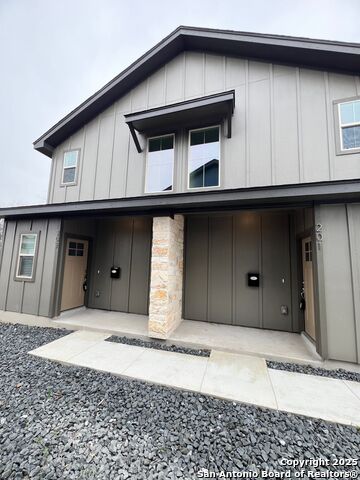 Image 2 of 21 For 810 Walters S # 201