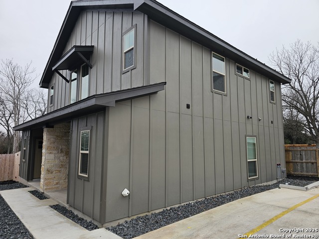 Image 3 of 21 For 810 Walters S # 201