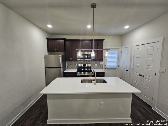 Image 5 of 21 For 810 Walters S # 201