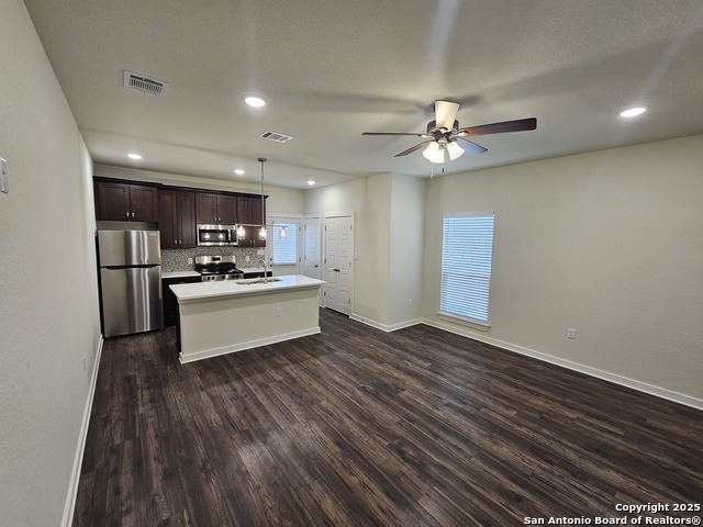 Image 7 of 21 For 810 Walters S # 201