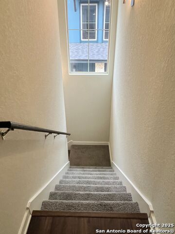 Image 8 of 21 For 810 Walters S # 201