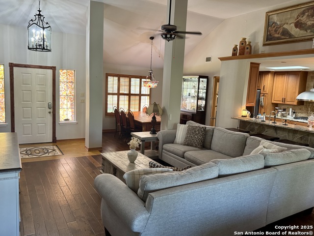 Image 5 of 47 For 10027 Creekwood