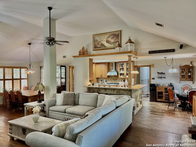 Image 6 of 47 For 10027 Creekwood