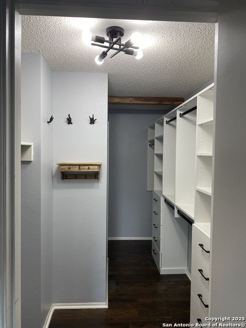 Listing photo id 14 for 2439 Karat