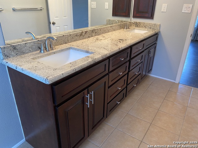 Listing photo id 15 for 2439 Karat
