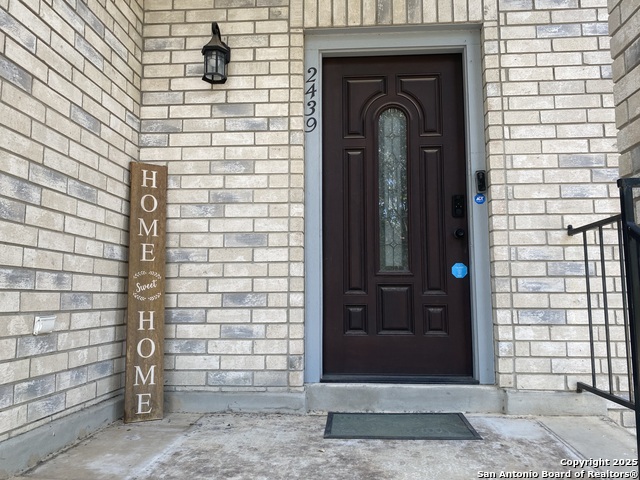 Listing photo id 0 for 2439 Karat