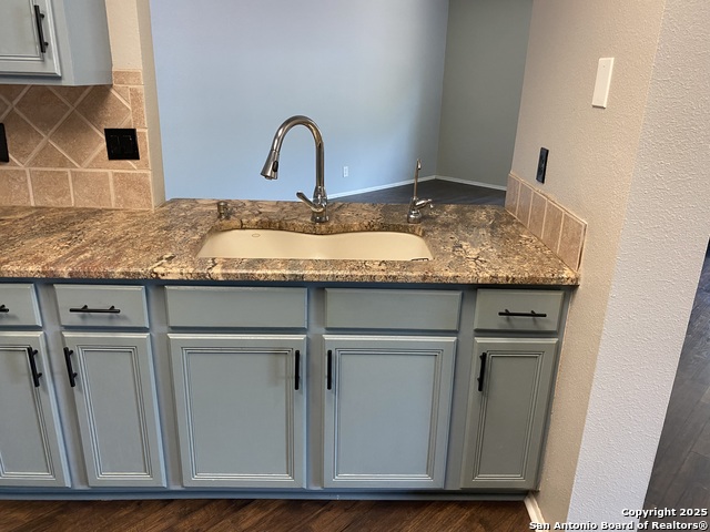 Listing photo id 5 for 2439 Karat