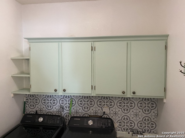 Listing photo id 7 for 2439 Karat