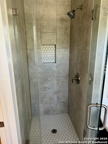 Image 18 of 20 For 410 Shannon Lee St