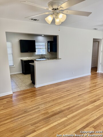 Image 8 of 20 For 410 Shannon Lee St
