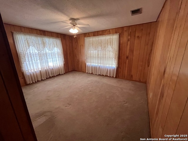 Listing photo id 9 for 1120 Avenue D