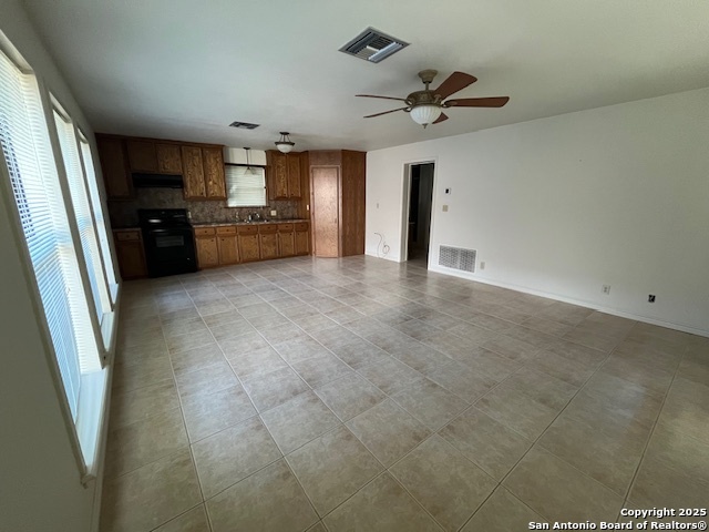 Listing photo id 13 for 1120 Avenue D