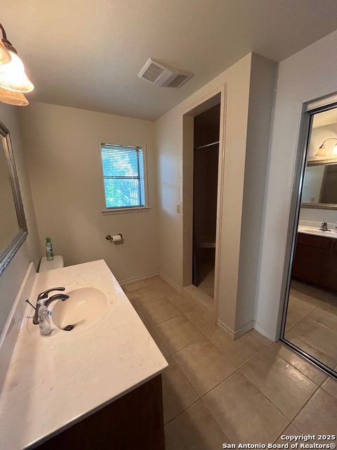 Listing photo id 15 for 1120 Avenue D