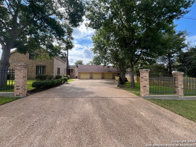 Listing photo id 20 for 1120 Avenue D