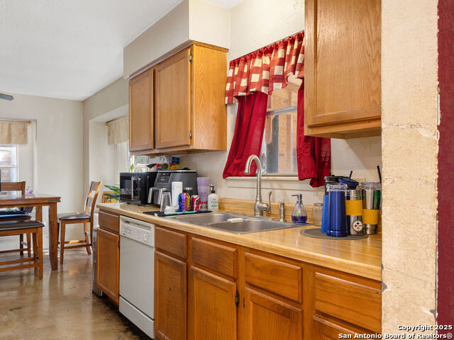 Image 21 of 30 For 4706 Esterbrook