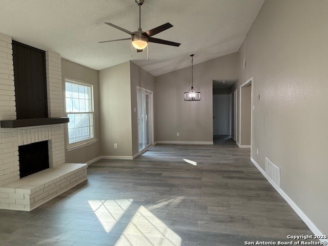 Listing photo id 1 for 12019 Stoney