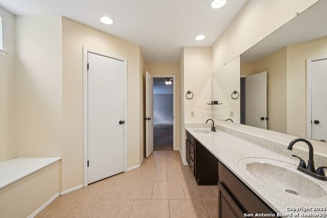Image 21 of 33 For 10338 Country Vista