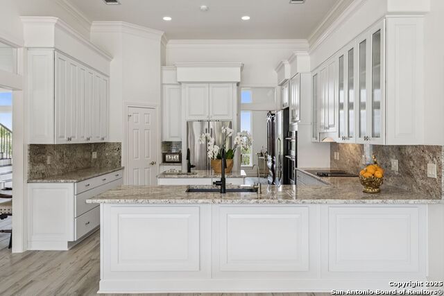 Image 14 of 47 For 16 Highgate Dr