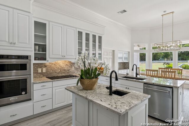 Image 16 of 47 For 16 Highgate Dr