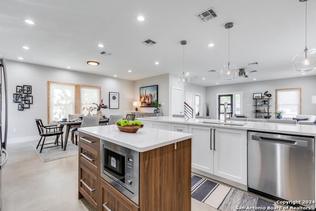 Listing photo id 12 for 1012 Cherry N