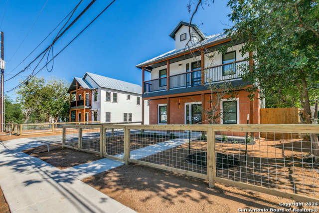 Listing photo id 0 for 1012 Cherry N