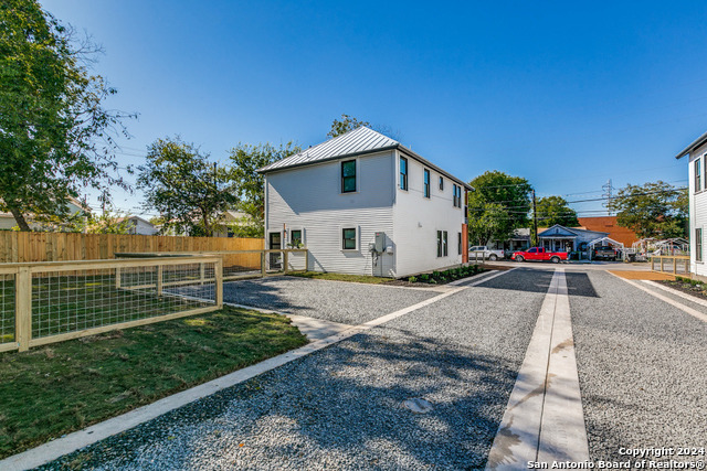 Listing photo id 24 for 1012 Cherry N