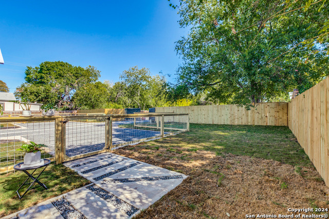Listing photo id 25 for 1012 Cherry N